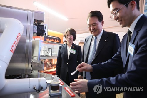 Yoon honors distinguished SMEs