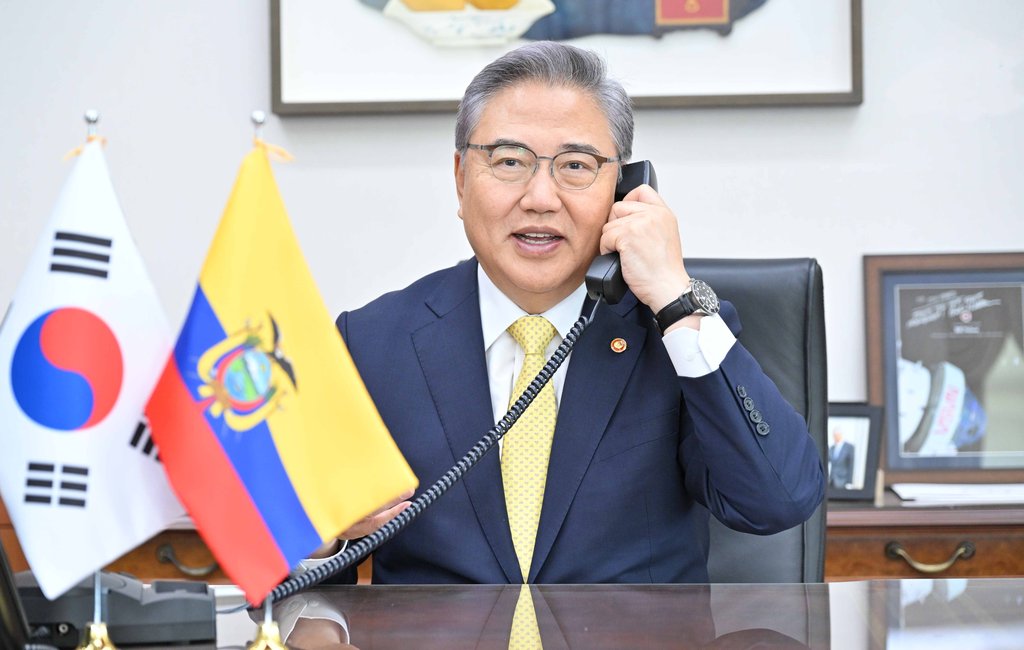Conversación telefónica del canciller con su homólogo ecuatoriano