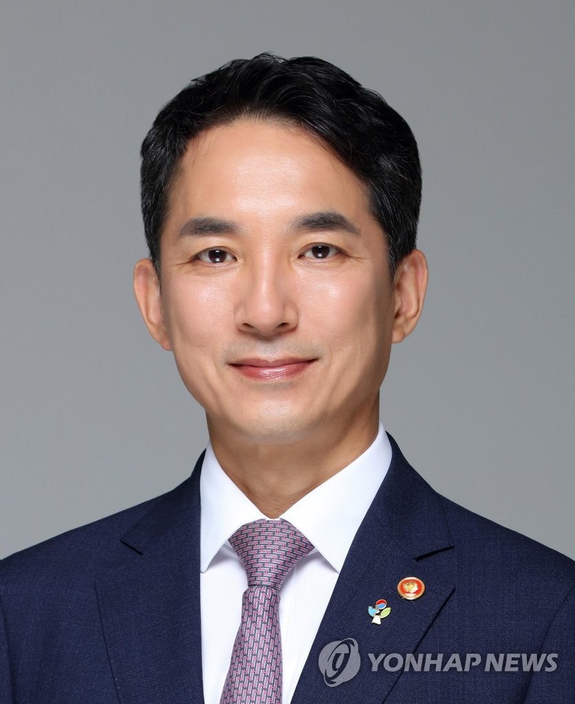 Veterans Minister Park Min-shik (Yonhap)