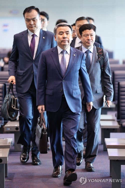 Defense chief to attend security forum in Singapore