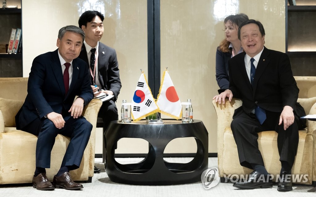 韓日国防相が会談