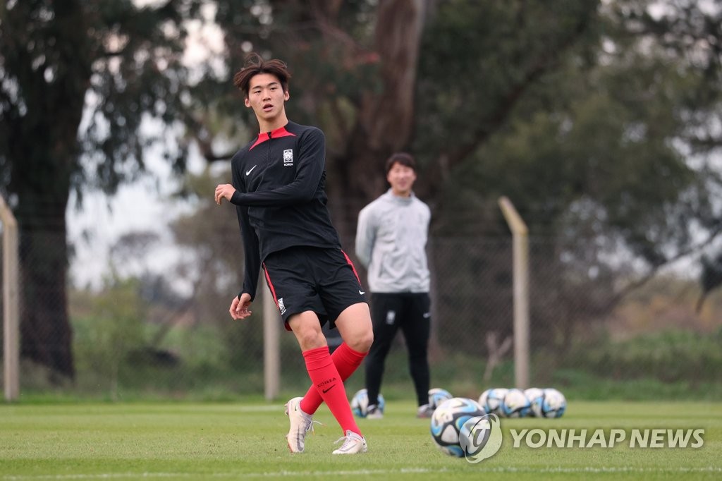 U-20 월드컵 경기 앞두고 훈련하는 김지수