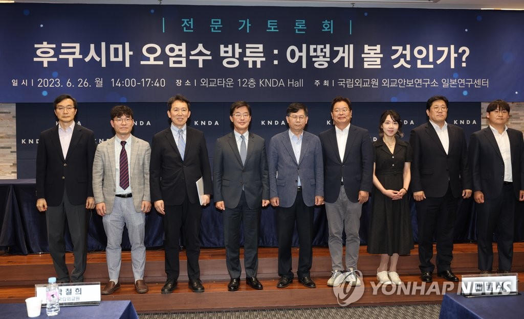 토론회 앞서 기념 촬영