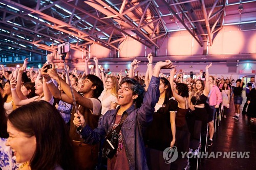  유럽서 10년만의 한류박람회…K팝팬들 2천500명 '떼창'