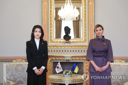 김여사, 젤렌스카 만나 우크라 어린이 그림 한국 전시 제안