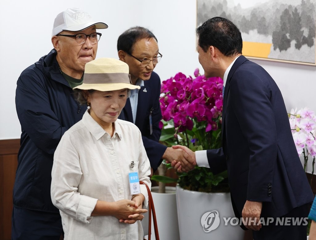 In this file photo, Unification Minister Kim Yung-ho (R) greets members of civic groups dedicated to resolving the issue of detainees, abductees and prisoners of war in North Korea in a meeting at his office in central Seoul on Aug. 3, 2023. (Yonhap)