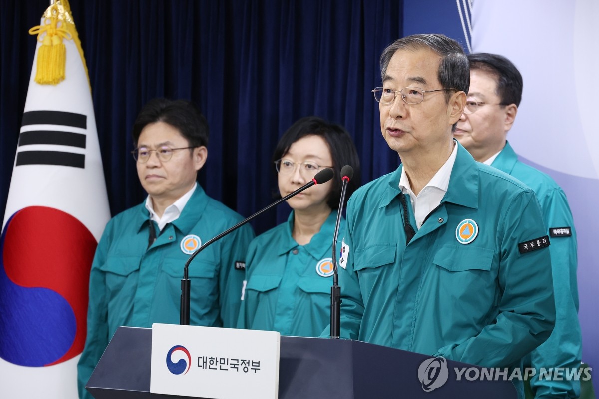 한총리 "日, 30여년 방류 투명하고 책임감 있게 정보 공개하라"