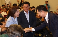 與 '위기론' 수도권에 힘 받는 중진 역할론…'다국적군' 꾸릴까