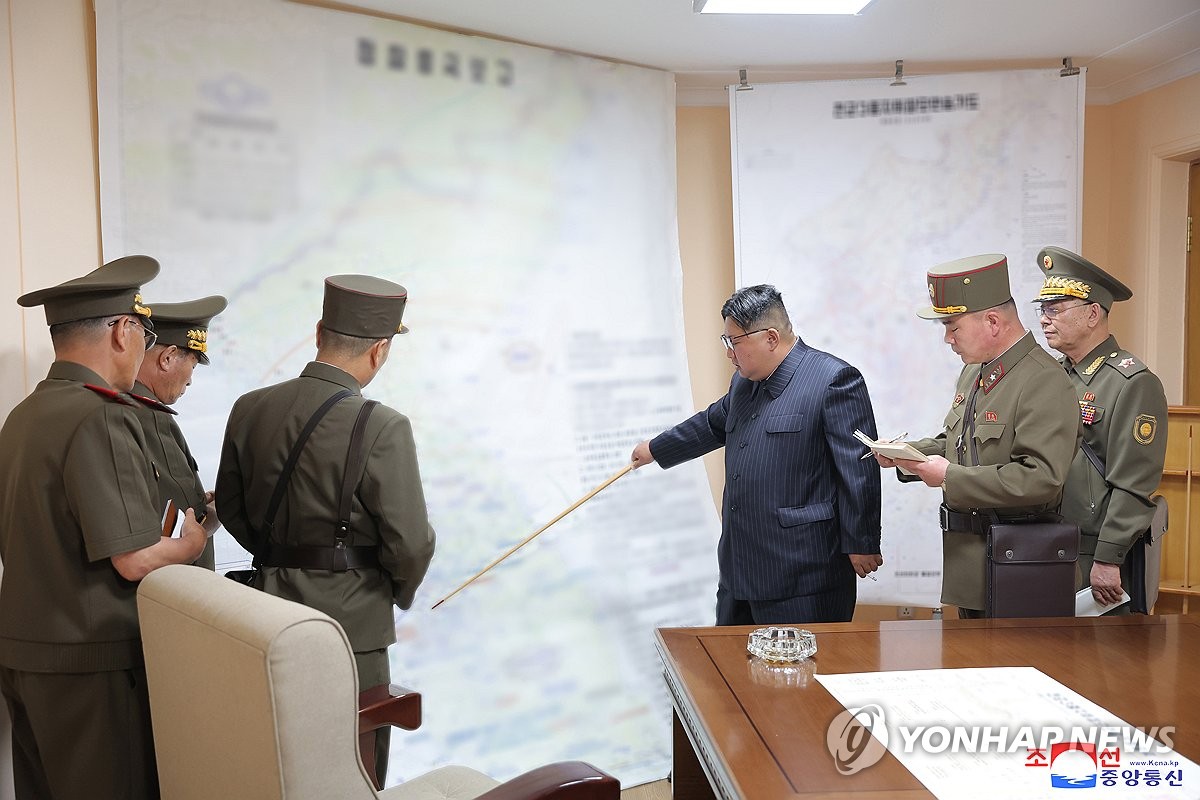 This photo, carried by North Korea's Korean Central News Agency on Aug. 31, 2023, shows the North's leader Kim Jong-un (C) visiting the training command post of the General Staff of the Korean People's Army the previous day as the country conducted military command drills involving the entire army on Aug. 29. (For Use Only in the Republic of Korea. No Redistribution) (Yonhap)