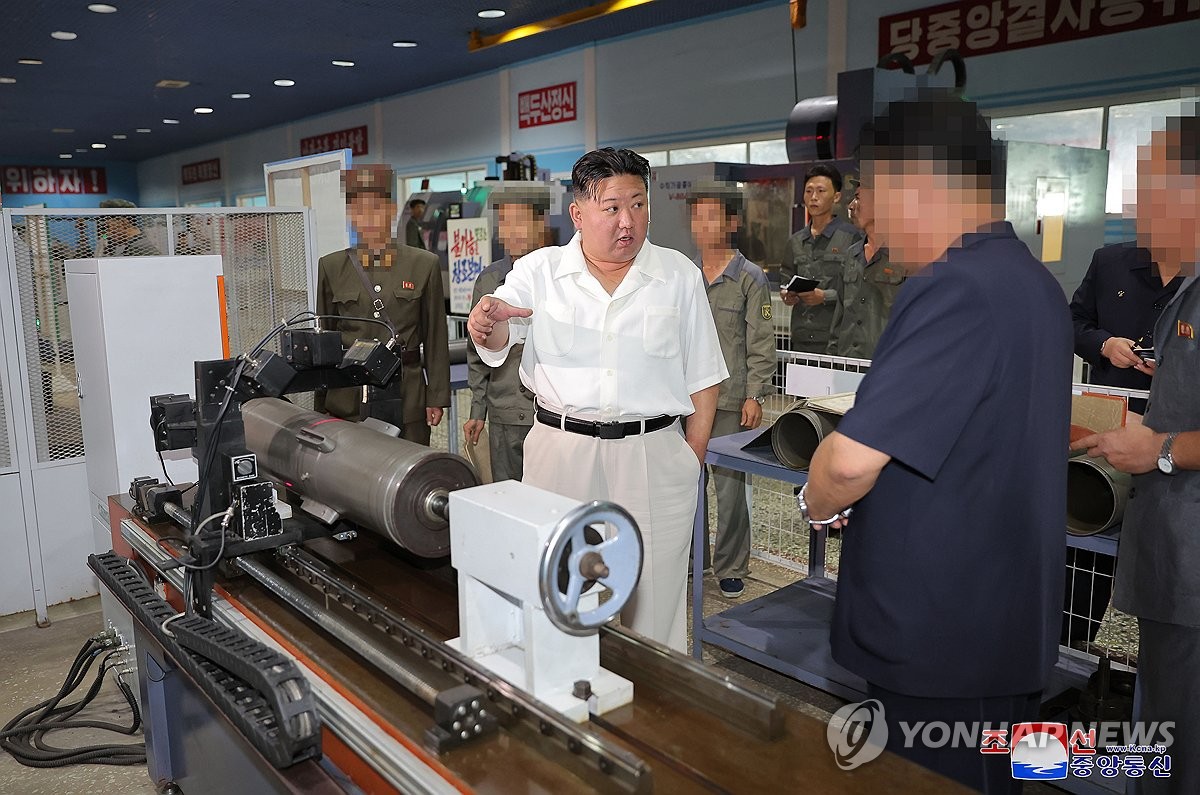 김정은, 선박엔진공장ㆍ군수공장 시찰…"해군무력 강화"