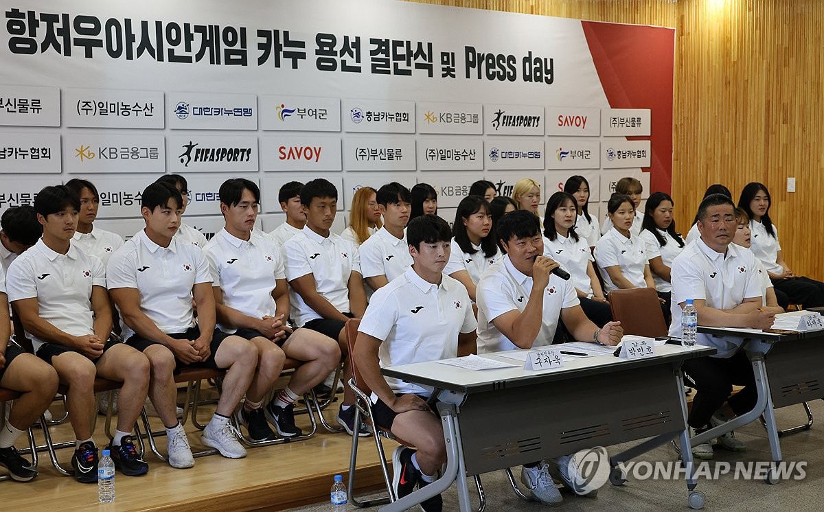 2023년 9월 7일 부여 중부에서 열린 아시안게임 남·여 용선 대표팀 선수들이 기자회견에 참석하고 있다.(연합)