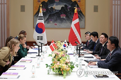 الرئيس يون يلتقي زعماء 6 دول في اليوم الأول من زيارته إلى نيويورك - 5