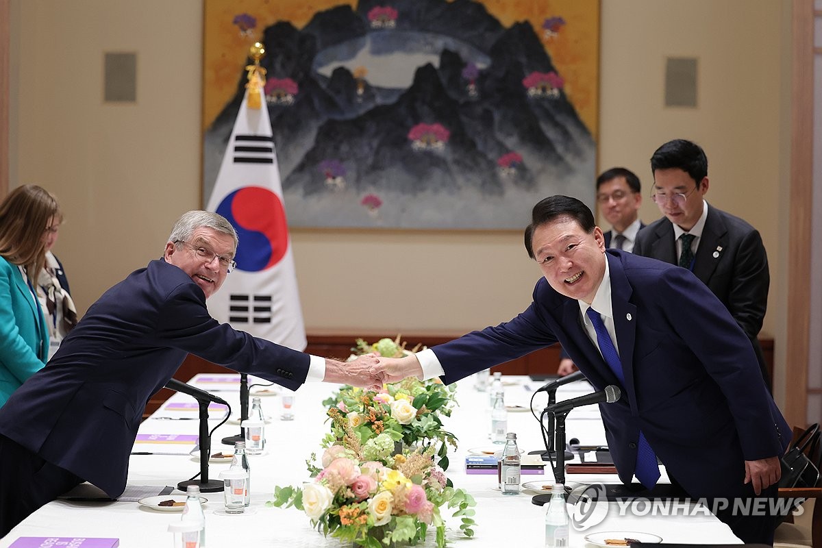 Yoon meets IOC chief