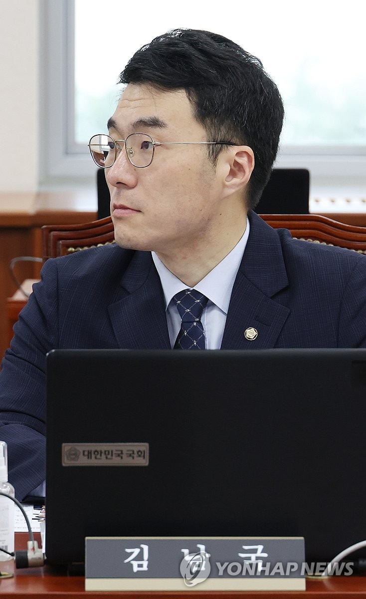교육위 참석한 김남국 의원