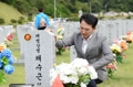 채수근 상병 묘소 참배하는 박민식 장관