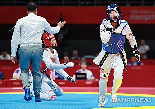(LEAD) (Asiad) S. Korea's Park Hye-jin wins gold in women's -53kg taekwondo