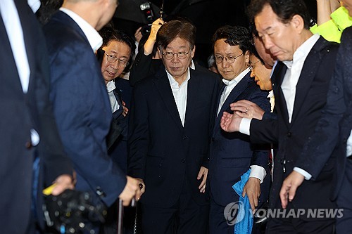 最大野党代表の逮捕状棄却　与野党が再び「全面戦」に＝韓国