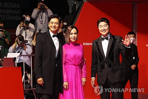 Veteran actors at Busan film festival