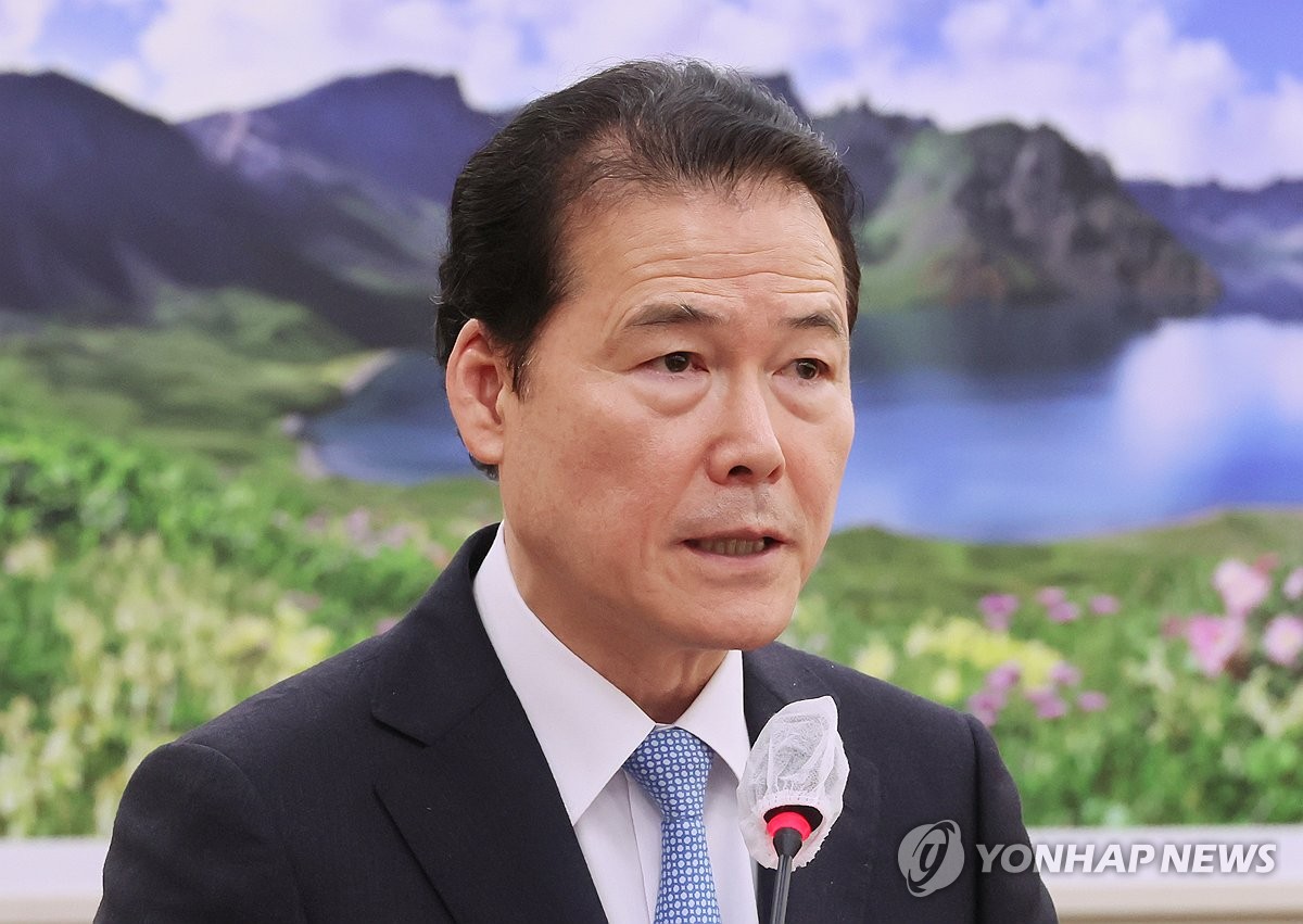 El ministro de Unificación, Kim Yung-ho, habla en una sesión del comité de asuntos exteriores y unificación de la Asamblea Nacional en Seúl, el 15 de noviembre de 2023. (Yonhap)