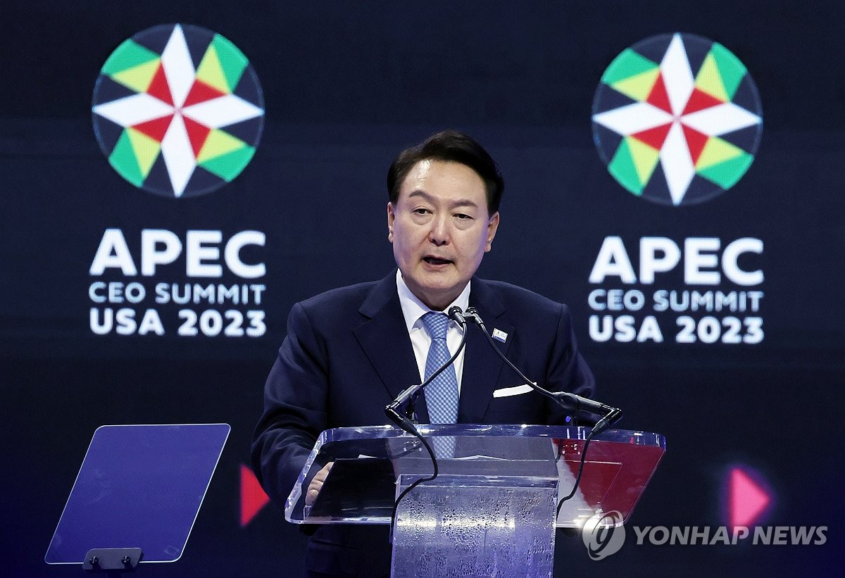 South Korean President Yoon Suk Yeol speaks during the Asia-Pacific Economic Cooperation forum's CEO Summit at the Moscone Center in San Francisco on Nov. 15, 2023. (Yonhap)