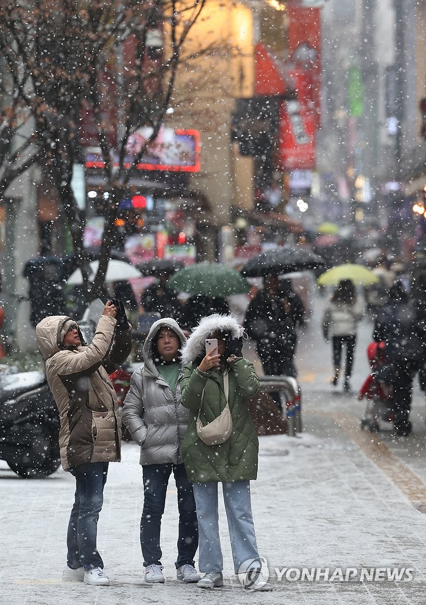 Snowfall In Seoul | Yonhap News Agency