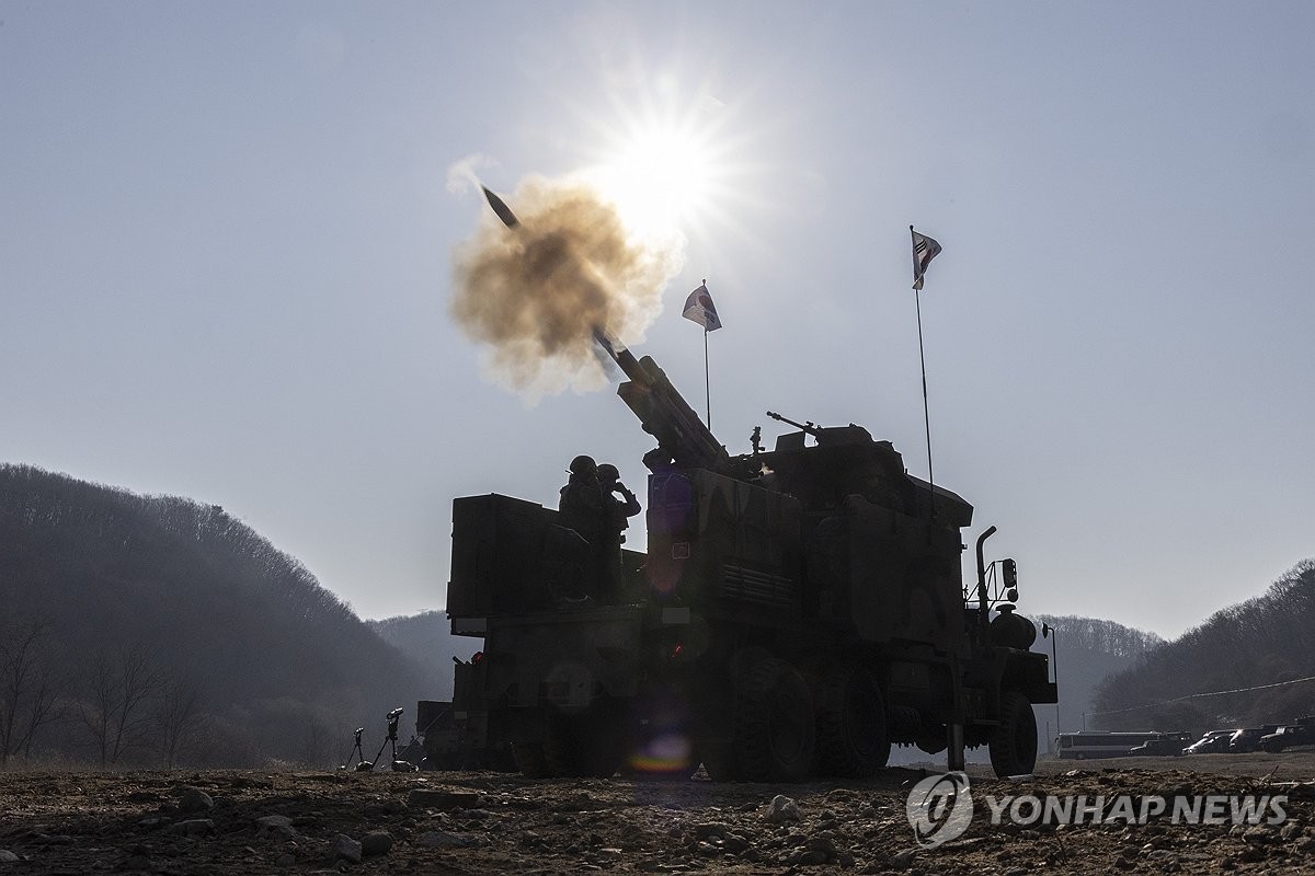 A K105A1 self-propelled howitzer fires artillery rounds during a drill at a firing range in Paju, just south of the Demilitarized Zone, in this file photo taken Jan. 31, 2024. (Yonhap) 