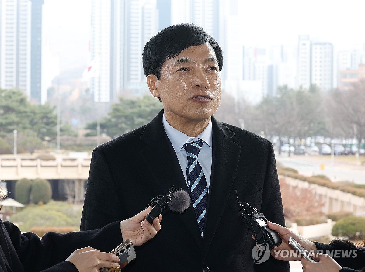 조국 만남·'尹하나회·검찰제물 발언' 이성윤…법원 "해…