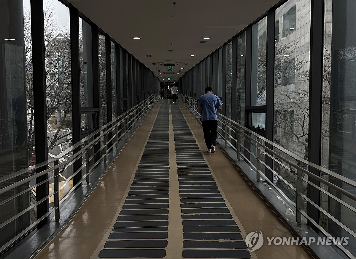 Esta fotografía del 5 de marzo de 2024 muestra un hospital en Seúl.  (Yonhap)