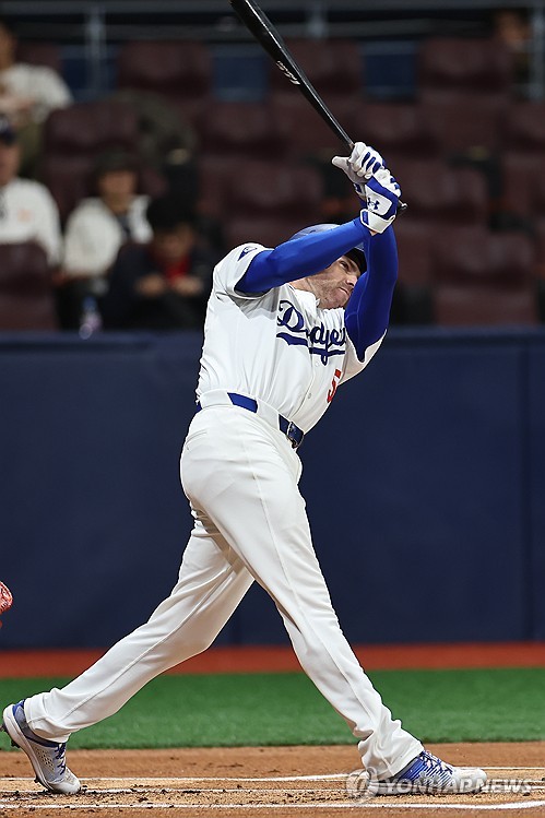 Dodgers rout KBO's Heroes in exhibition game in Seoul