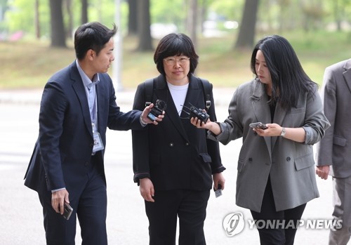 공수처, 국방부 법무관리관 14시간 조사…'채상병 의혹' 첫 소환