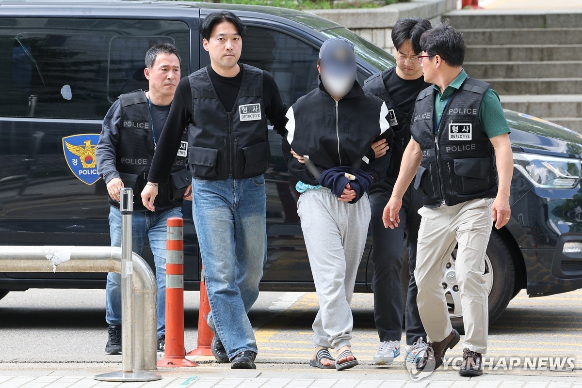 '여자친구 흉기 살해 의대생' 영장실질심사 출석
