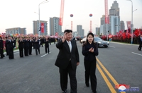 Kim Jong-un participa en la ceremonia de fin de obra de una calle