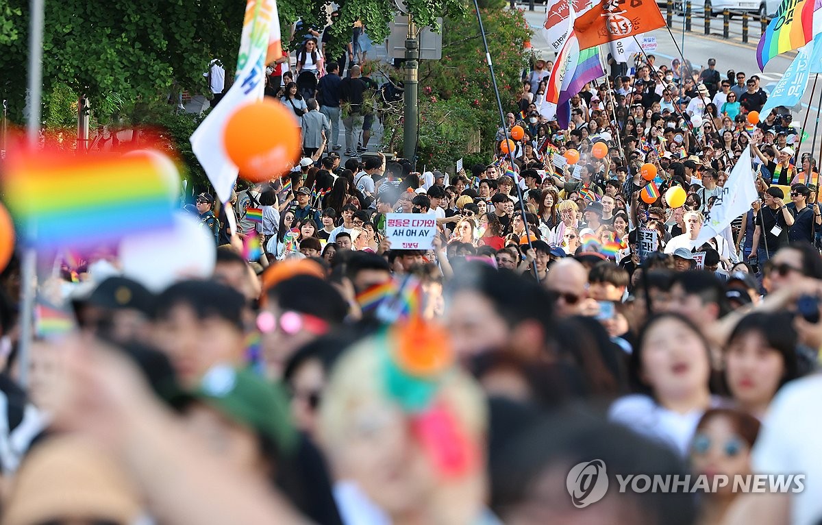 오늘 서울 도심서 퀴어문화축제·맞불집회…교통혼잡 예상