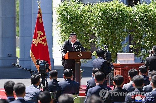 الزعيم الكوري الشمالي يحضر حفل الافتتاح لكلية تدريب مسؤولي الحزب الحاكم