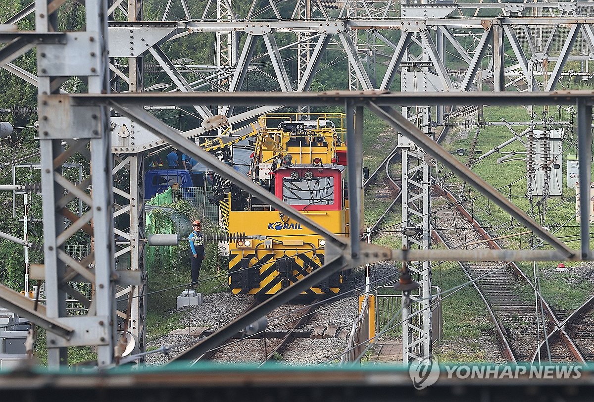 구로역서 작업차량 충돌해 코레일 직원 2명 사망