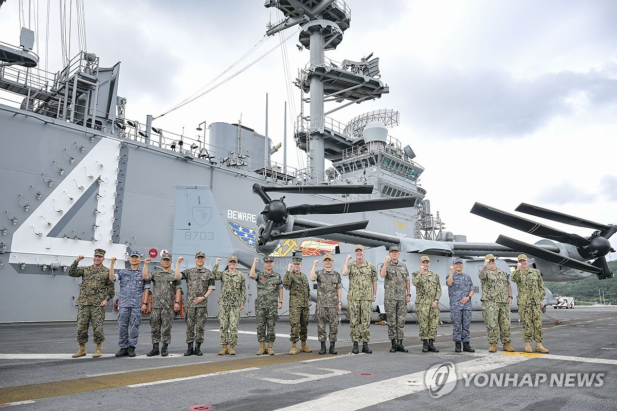 Navy chief inspects joint S. Korea-U.S. drill aboard U.S. amphibious ...