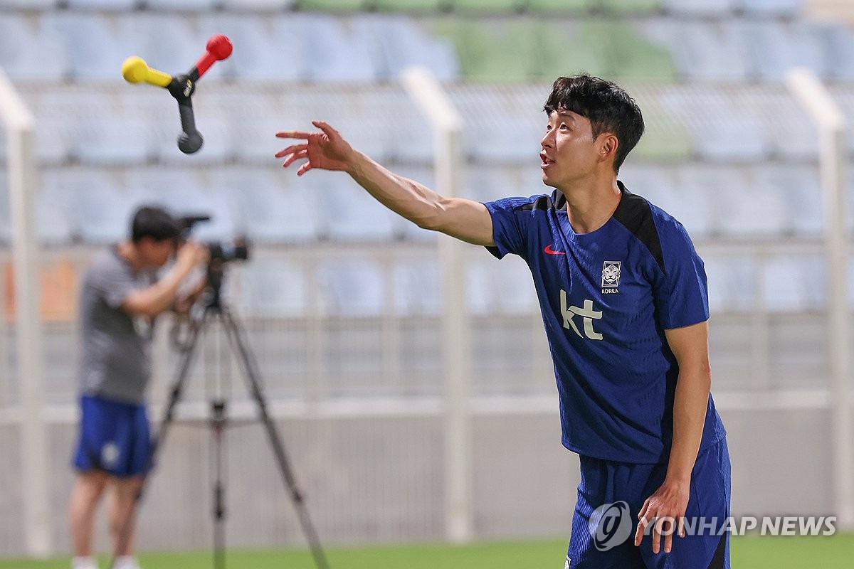 리액티브 캐칭 훈련하는 손흥민