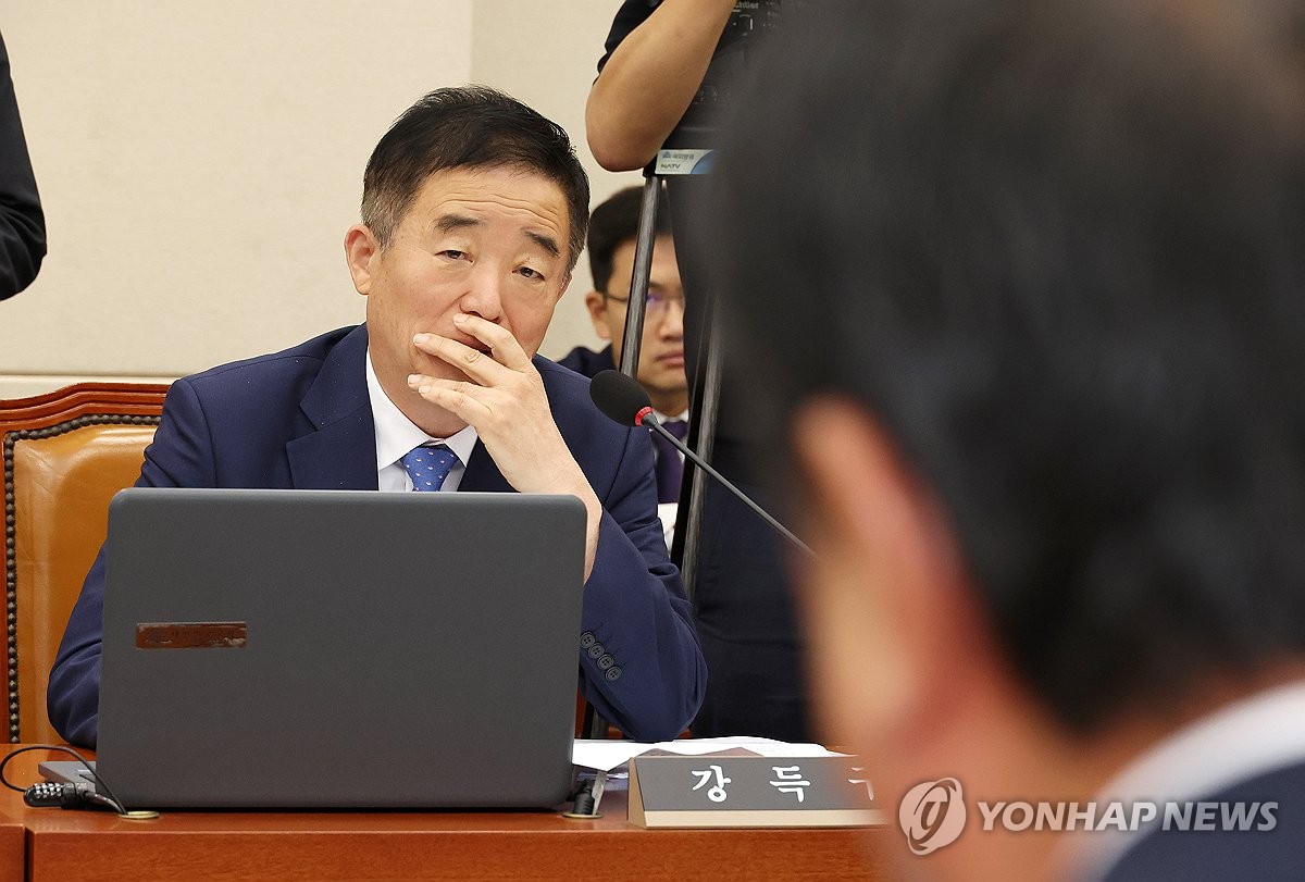 특별사면 건의했던 與 의원, 조국 공개 행보에 "당혹스럽다"