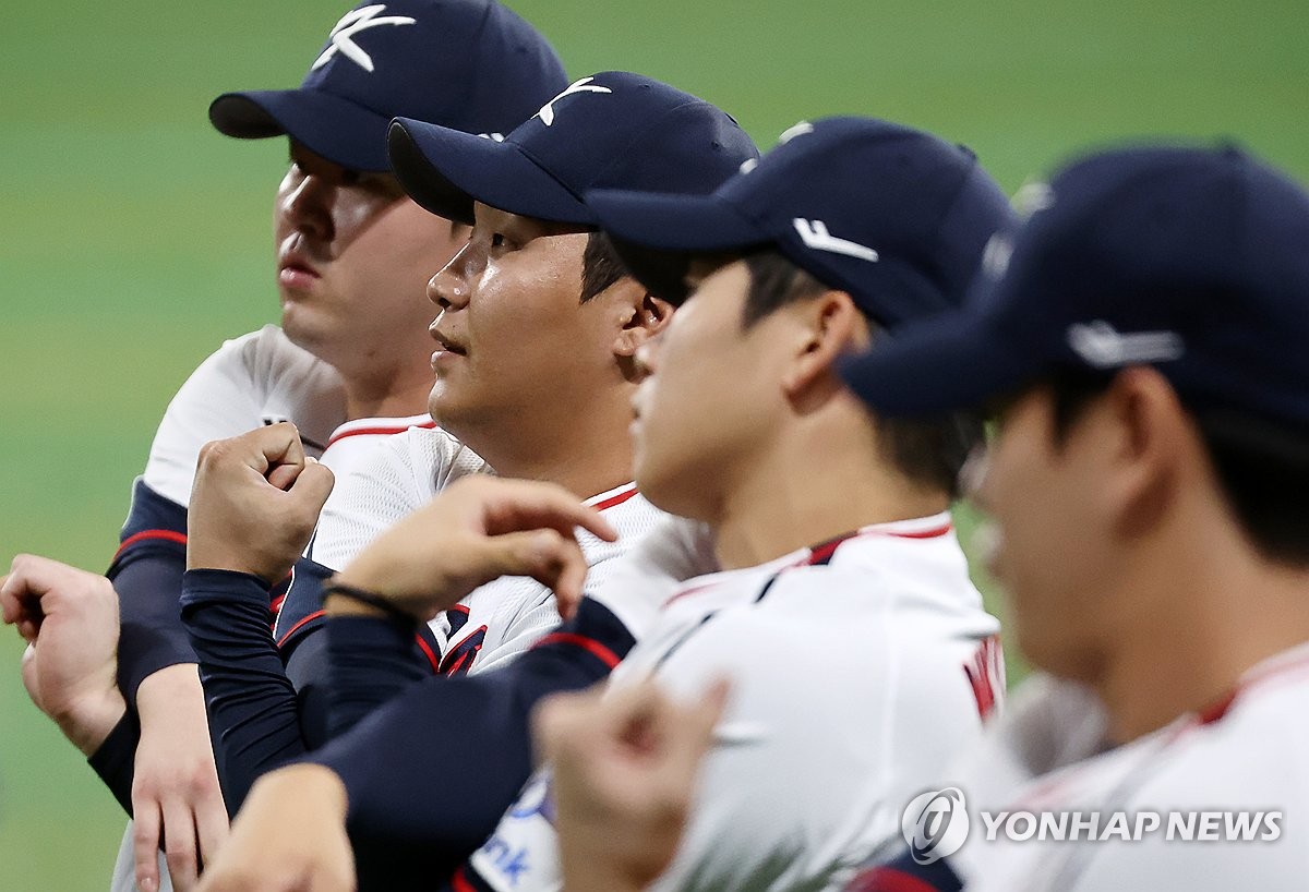 첫 훈련 시작하는 프리미어12 대표팀