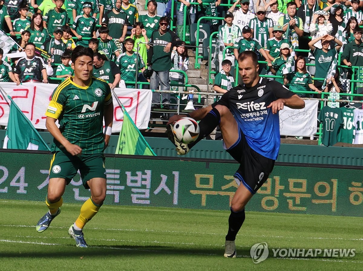 패스하는 무고사