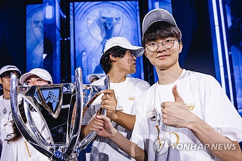T1 wins LoL World Championship | Yonhap News Agency