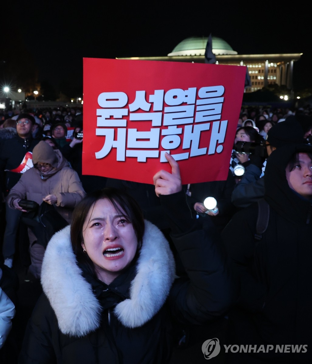 대통령 탄핵 안되어 눈물 흘리는 시민