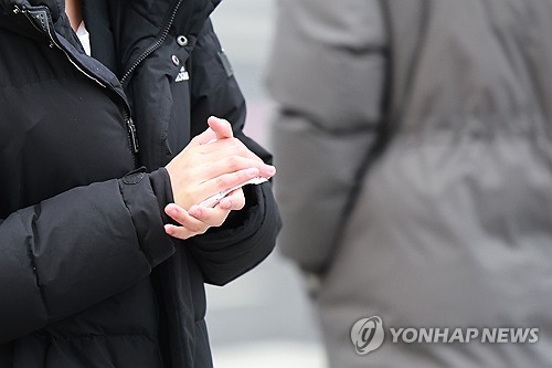 금요일 아침 최저 -13도 '동장군 기승'…충청·전라권 눈·비