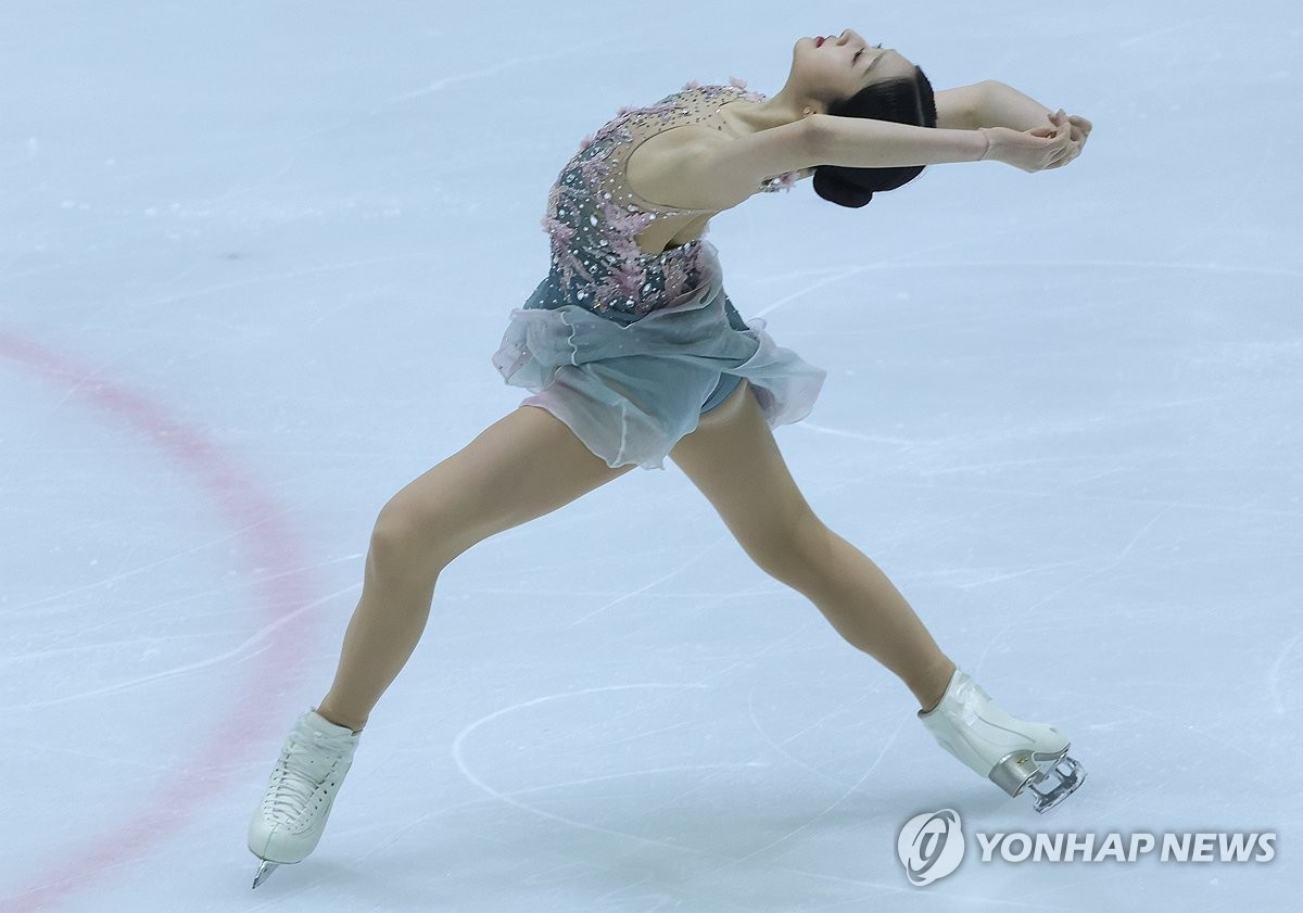 연기 펼치는 신지아