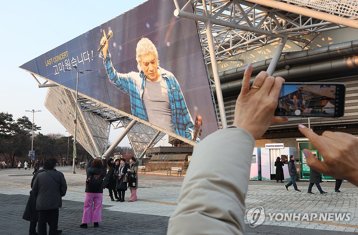 은퇴 앞둔 나훈아…콘서트 기다리는 시민들