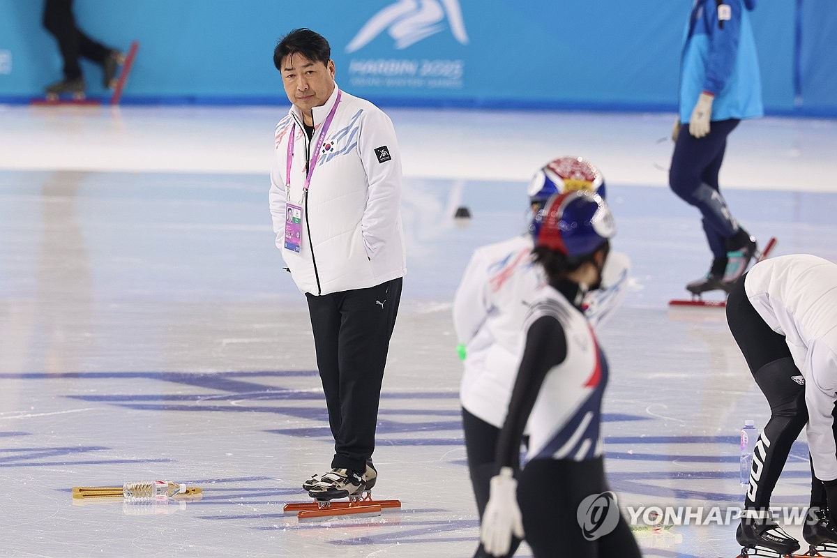 쇼트트랙 대표팀 윤재명 감독 복귀…올림픽 5개월 앞두고 정상화