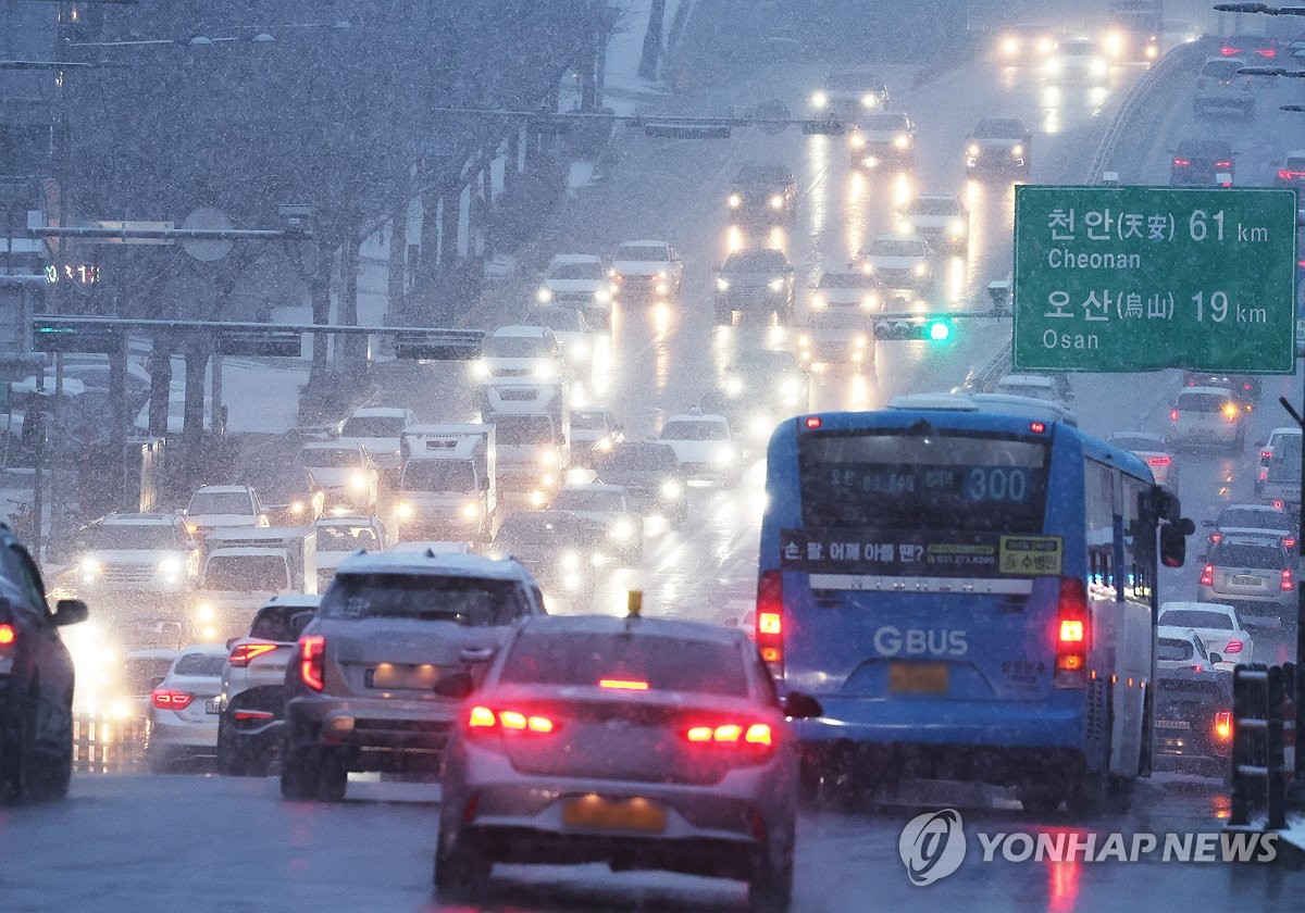 大雪で徐行運転