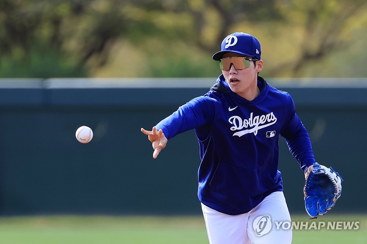 내야 수비 훈련하는 김혜성