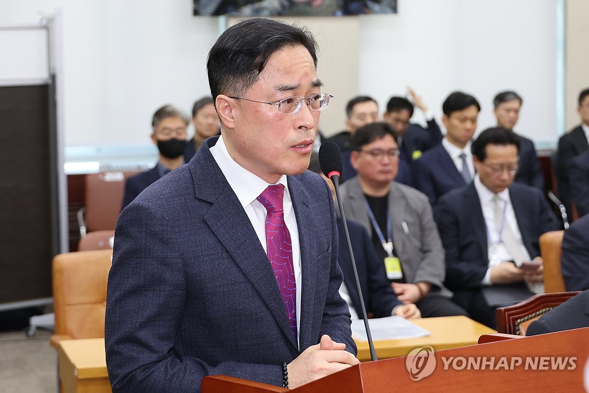 대검 떠난 이진동 "수사·기소분리 납득 안돼"…총장과 …