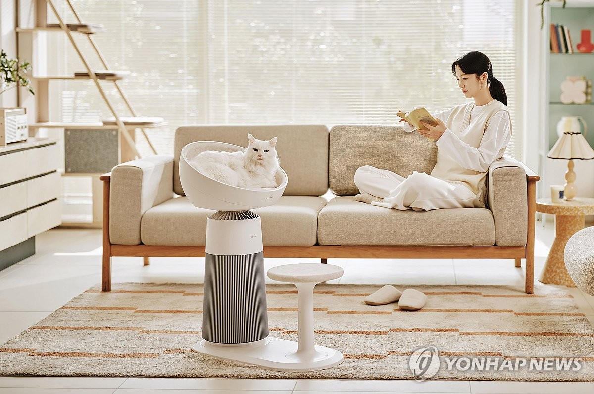 '펫케어 가전' 뜬다…삼성·LG, 반려동물 맞춤 기능 …